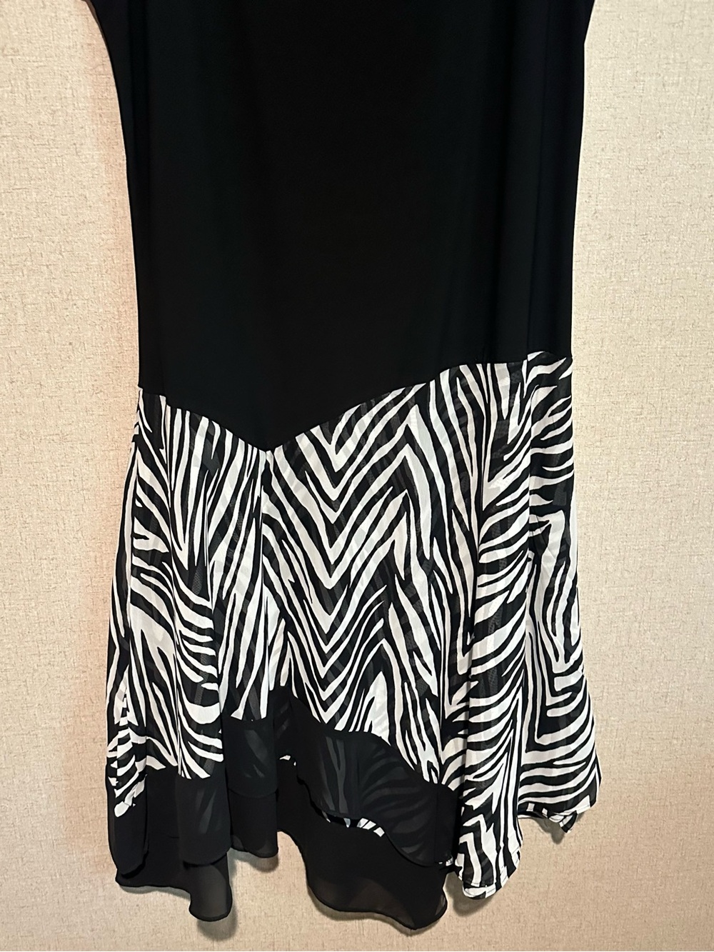 MSK Large Black & White Zebra Print Asymmetrical Hem Chiffon Sleeveless Dress - Picture 6 of 6